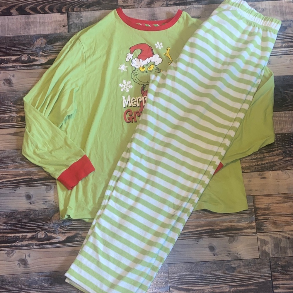 Dr. Seuss Grinch Green and White Pajama Set